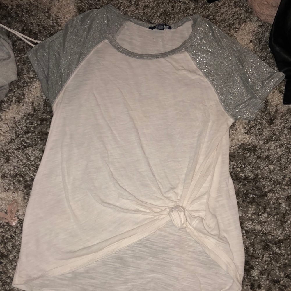 Knotted white and grey t shirt